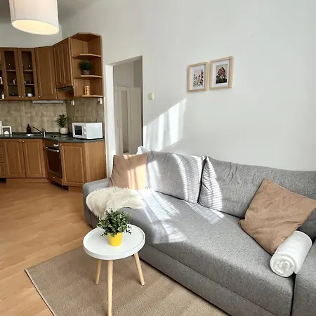 Caroline - Old Town, Ac 布拉迪斯拉发