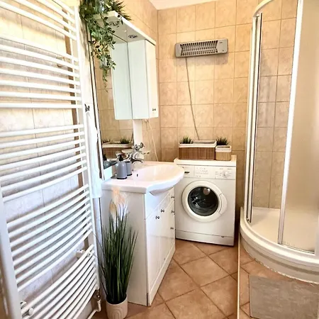 Caroline - Old Town, Ac 布拉迪斯拉发